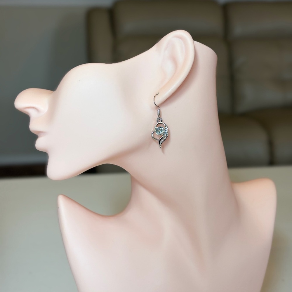 S925 Silvery Plated Hypoallergenic Stud Earrings. - Picture 3 of 4